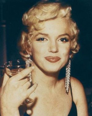 marilyn_monroe_champagne.jpg
